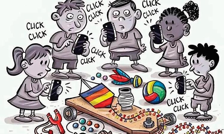 Ilustração: cinco crianças em pé, cada uma olhando para o próprio celular, com onomatopeias “CLICK CLICK” ao redor; no chão, entre elas, brinquedos abandonados (bola, pião, carrinho de madeira, estilingue, peças coloridas). Imagem em tons de cinza, com os brinquedos coloridos.