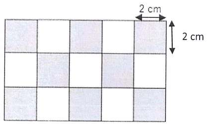 Retângulo formado por 3 linhas de 5 quadrados, com quadrados cinzas alternados com quadrados brancos; cotas indicam que cada quadrado mede 2 cm de lado.