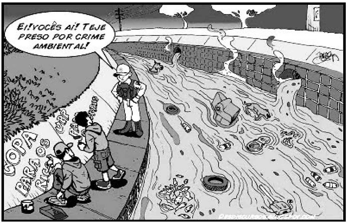 Charge: dois jovens picham um muro à beira de um canal com as palavras “COPA PARA OS RICOS”; um policial, de pé na calçada, grita “EI! VOCÊS AÍ! TEJE PRESO POR CRIME AMBIENTAL!”; ao lado, o canal está tomado por esgoto despejado por tubulações, lixo, pneus, garrafas e animais mortos.