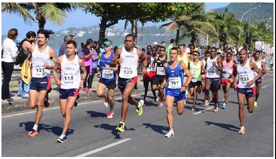 Fotografia ilustrativa de corredores em uma maratona de rua.