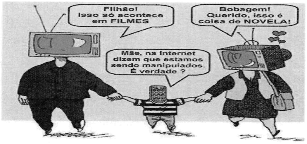 Charge: um adulto de terno (à esquerda) e uma adulta de saia e bolsa (à direita), ambos com televisores no lugar da cabeça, caminham de mãos dadas com um menino cuja cabeça é um controle remoto. Balões: menino — “Mãe, na Internet dizem que estamos sendo manipulados. É verdade ?”; adulto à esquerda — “Filhão! Isso só acontece em FILMES”; adulta à direita — “Bobagem! Querido, isso é coisa de NOVELA!”.