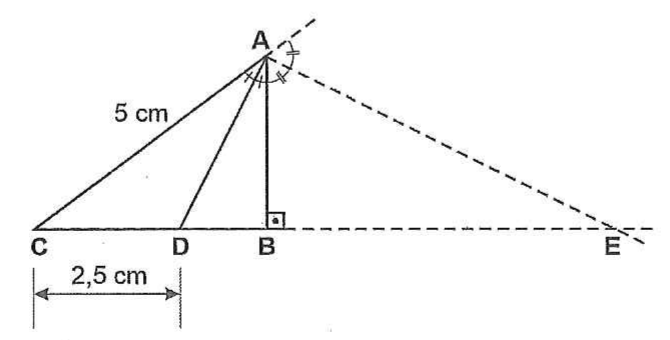Triângulo ABC com AC = 5 cm, ângulo reto em B; D entre C e B com CD = 2,5 cm; AD bissetriz interna; AE bissetriz externa tracejada encontrando o prolongamento de CB no ponto E.