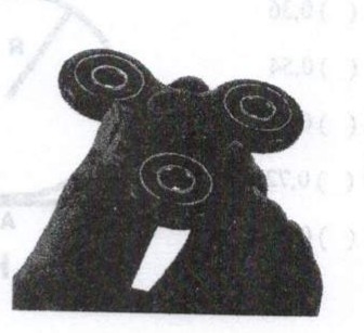 Fotografia de um fidget spinner de três pontas, com um rolamento circular em cada extremidade e um no centro.