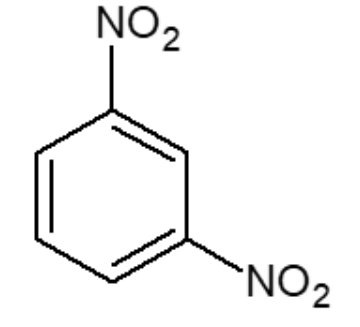 Anel benzênico com dois grupos NO₂ separados por um carbono (posições 1 e 3).