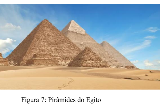 Figura 7: fotografia das pirâmides do Egito no deserto.