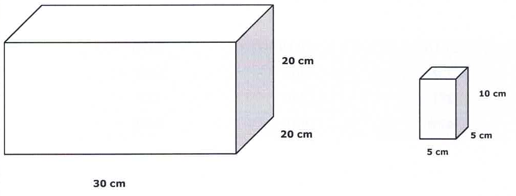 À esquerda, caixa grande em forma de paralelepípedo com medidas 30 cm (comprimento), 20 cm e 20 cm. À direita, caixinha de suco em forma de paralelepípedo com medidas 10 cm (altura), 5 cm e 5 cm.