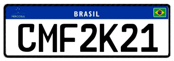 Placa de veículo no padrão Mercosul, com a faixa azul superior com a palavra BRASIL e a bandeira do Brasil, e os caracteres CMF2K21.