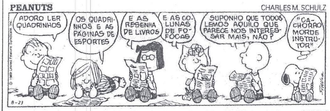 Tirinha Peanuts, de Charles M. Schulz, em um quadro. Cinco personagens leem jornais e um cachorro lê no fim. Falas: “ADORO LER QUADRINHOS”; “OS QUADRINHOS E AS PÁGINAS DE ESPORTES”; “E AS RESENHA DE LIVROS”; “E AS COLUNAS DE FOFOCAS”; “SUPONHO QUE TODOS LEMOS AQUILO QUE PARECE NOS INTERESSAR MAIS, NÃO?”; balão de pensamento do cachorro: “"CACHORRO MORDE INSTRUTOR"”.