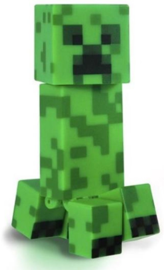 Fotografia de um boneco verde em formato de blocos, com cabeça cúbica de rosto pixelado, corpo retangular e quatro pernas curtas em forma de blocos.