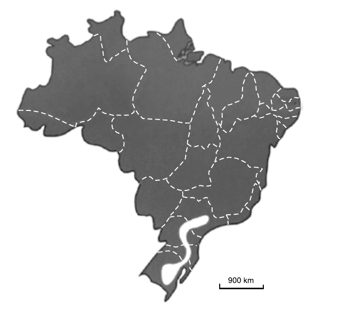 Mapa do Brasil em cinza escuro com divisas estaduais tracejadas em branco; uma faixa alongada em branco aparece no Sul do país, estendendo-se do sul de São Paulo/Paraná até o Rio Grande do Sul, na área da Bacia do Paraná. Escala de 900 km.