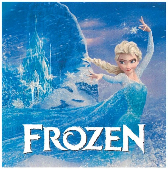 Pôster do filme Frozen: a rainha Elsa, de vestido azul e trança loira, com o braço erguido em meio à neve, diante de um castelo de gelo nas montanhas; na parte inferior, o título “FROZEN”.