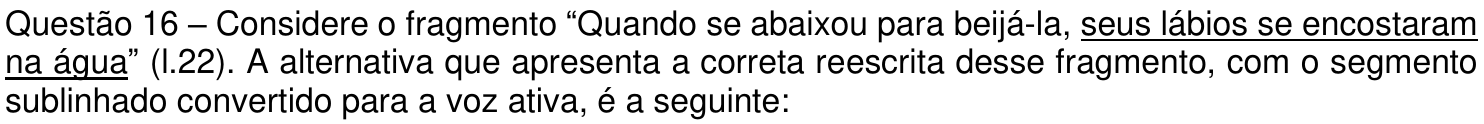Enunciado da questão 16 como impresso, com o trecho “seus lábios se encostaram na água” sublinhado.