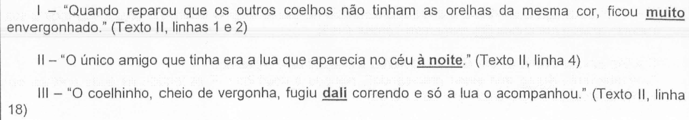 Trechos com termos destacados em negrito e sublinhado: I – "Quando reparou que os outros coelhos não tinham as orelhas da mesma cor, ficou muito envergonhado." (Texto II, linhas 1 e 2), com destaque em "muito". II – "O único amigo que tinha era a lua que aparecia no céu à noite." (Texto II, linha 4), com destaque em "à noite". III – "O coelhinho, cheio de vergonha, fugiu dali correndo e só a lua o acompanhou." (Texto II, linha 18), com destaque em "dali".