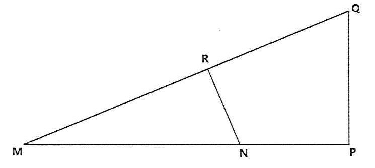 Triângulo MPQ retângulo em P, com a base MP horizontal e o lado PQ vertical. O ponto N está sobre MP e o ponto R sobre a hipotenusa MQ; o segmento RN forma o triângulo MRN, retângulo em R.