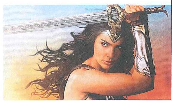 Imagem da Mulher-Maravilha empunhando uma espada.