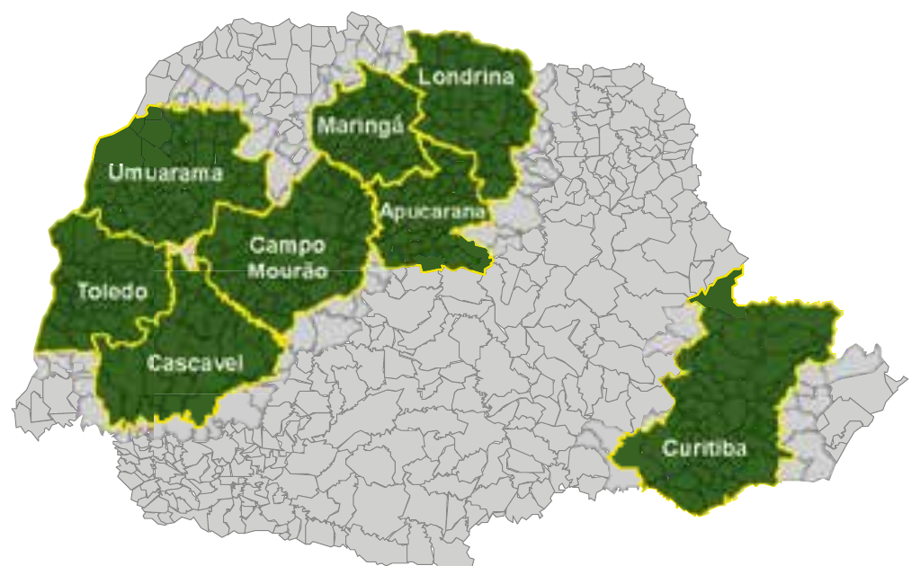 Mapa do Paraná com a divisão municipal em cinza e agrupamentos de municípios destacados em verde, identificados como Umuarama, Toledo, Cascavel, Campo Mourão, Maringá, Londrina, Apucarana e Curitiba.