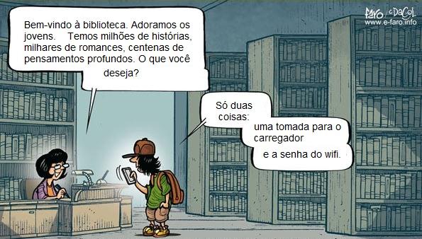 Charge em uma biblioteca: a bibliotecária, sentada à mesa, diz em um balão: “Bem-vindo à biblioteca. Adoramos os jovens. Temos milhões de histórias, milhares de romances, centenas de pensamentos profundos. O que você deseja?”. Um jovem de boné e mochila, olhando o celular, responde: “Só duas coisas: uma tomada para o carregador e a senha do wifi.”. Créditos: Faro e Dacol, www.e-faro.info.