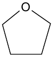 Fórmula estrutural do tetra-hidrofurano: anel pentagonal saturado com um átomo de oxigênio (O).