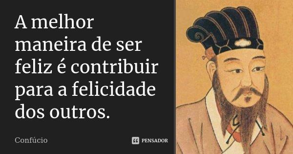 Cartão com a frase “A melhor maneira de ser feliz é contribuir para a felicidade dos outros.”, assinada “Confúcio”, ao lado de um retrato pintado de Confúcio; marca PENSADOR.