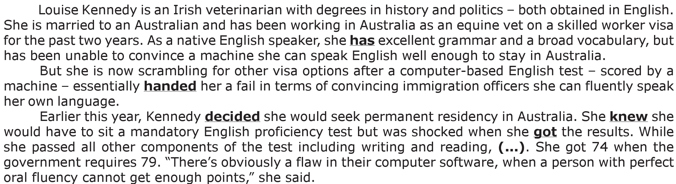 Parágrafos 1 a 3 do texto, com os verbos sublinhados em negrito: “has” (em “she has excellent grammar”), “handed”, “decided”, “knew” e o primeiro “got” (em “when she got the results”).